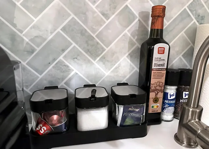 Gemuetliches 2 Zimmer Ambient Apartment Mit Queensize-Bett , Etagenbett& Schlafsofa In Alsternaehe