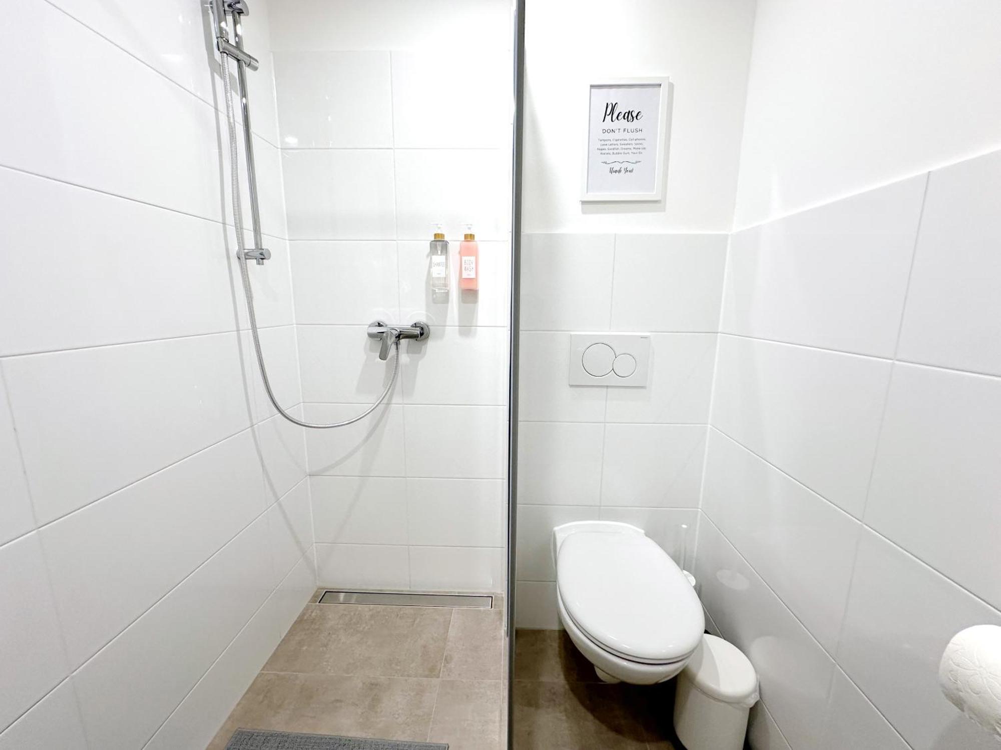 Gemuetliches 2 Ambient Mit Queensize-bett , Etagenbett& Schlafsofa In Alsternaehe Apartamento