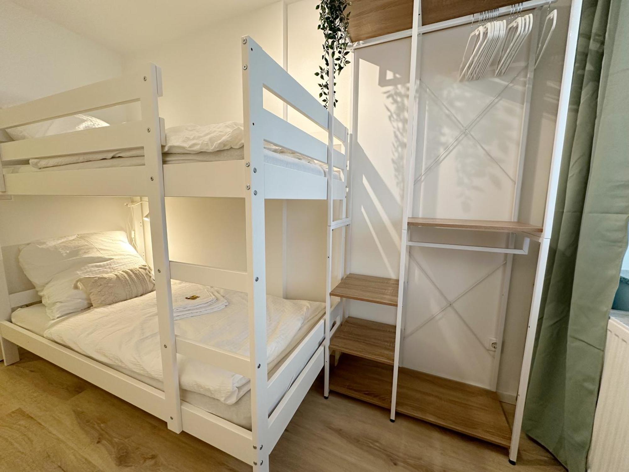 Apartamento Gemuetliches 2 Ambient Mit Queensize-bett , Etagenbett& Schlafsofa In Alsternaehe
