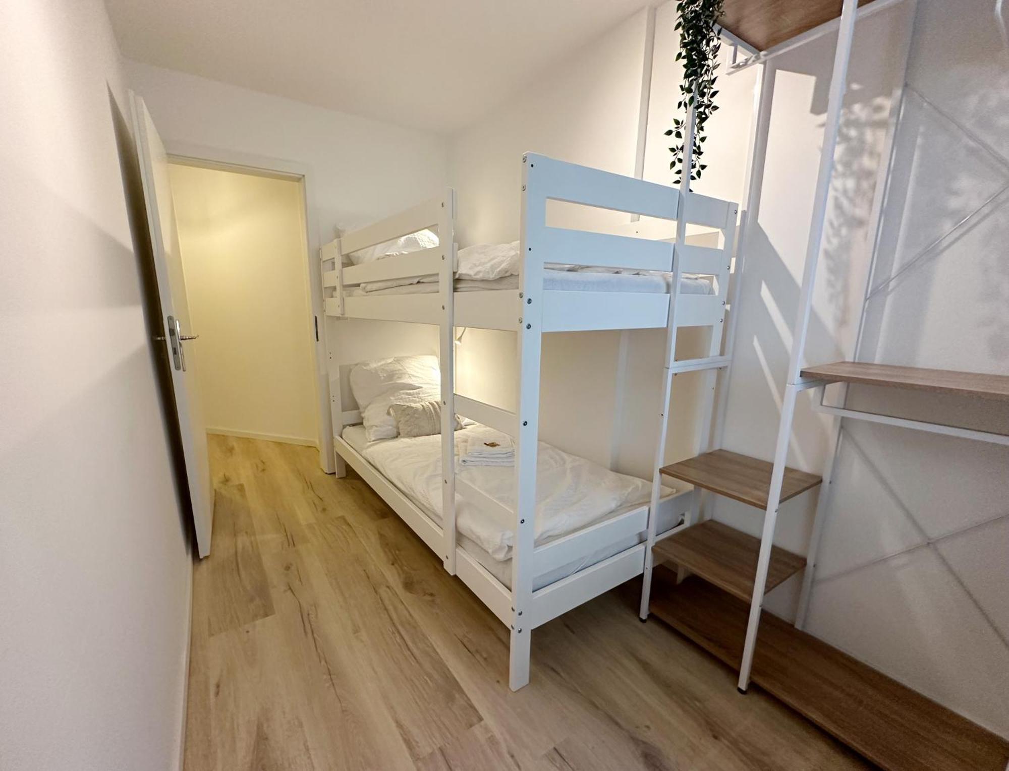 Gemuetliches 2 Ambient Mit Queensize-bett , Etagenbett& Schlafsofa In Alsternaehe Apartamento